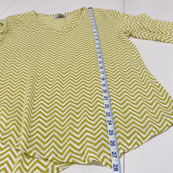Nomadic Traders green and white chevron tunic with 3/4 sleeve, asymmetrical hem - Picture 10 of 12